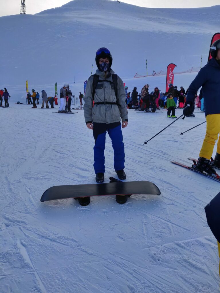 Swowbaorder prêt a chausser son swowboard